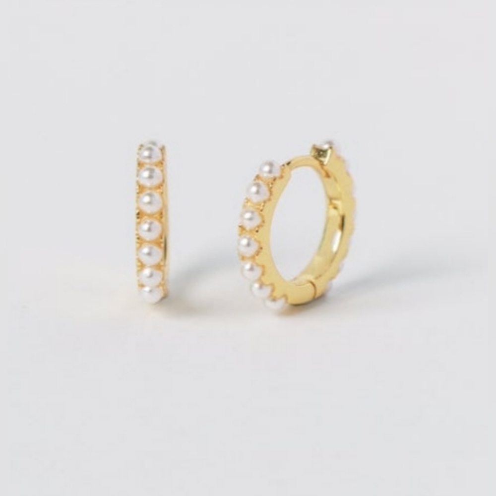 Pearl hoops, medium size hoops